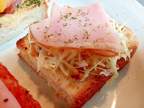 マスタード/マジソルで　キャベツとチキンのトースト